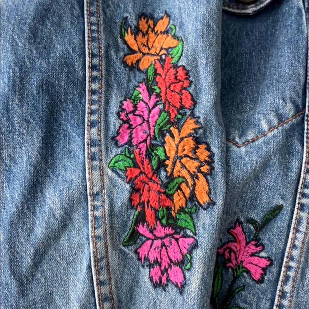 Jean jacket - Picture 10 of 11